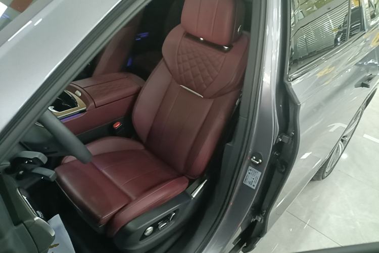 Used Hongqi E-HS9 2022 660 km Range Flagway Edition Six Seats Left Front Seat