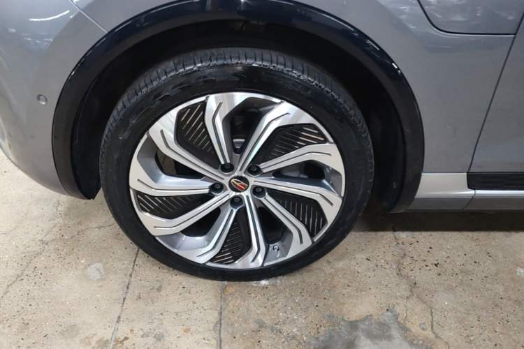 Used Hongqi E-HS9 2022 660 km Range Flagship Edition Four Seats Left Front Wheel Hub