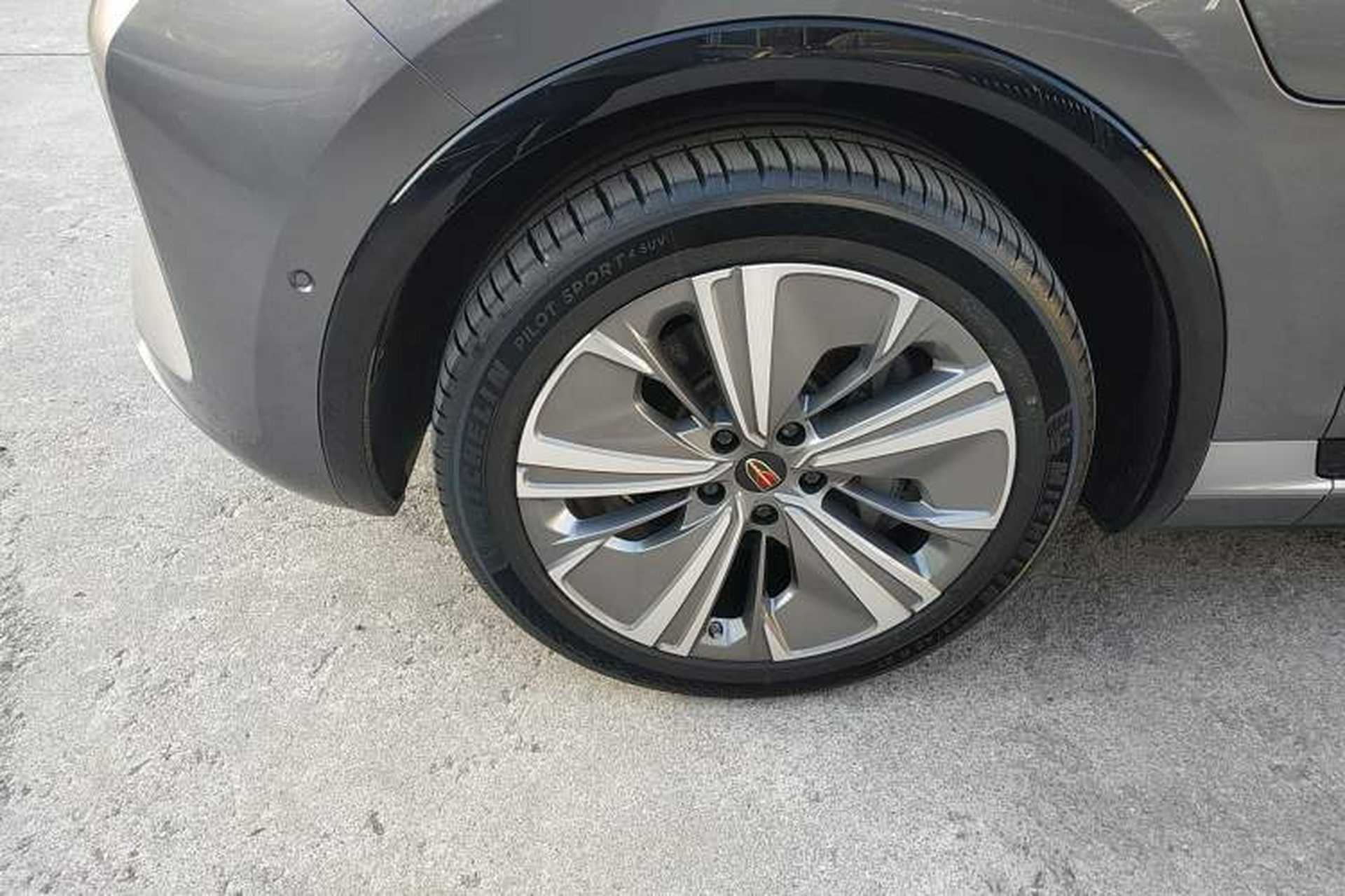 Used Hongqi E-HS9 2022 690 km Range Flagship Edition Six Seats Left Front Wheel Hub