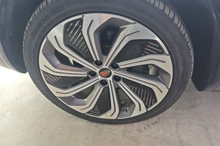 Used Hongqi E-HS9 2022 660 km Range Flagship Edition Four Seats Left Front Wheel Hub