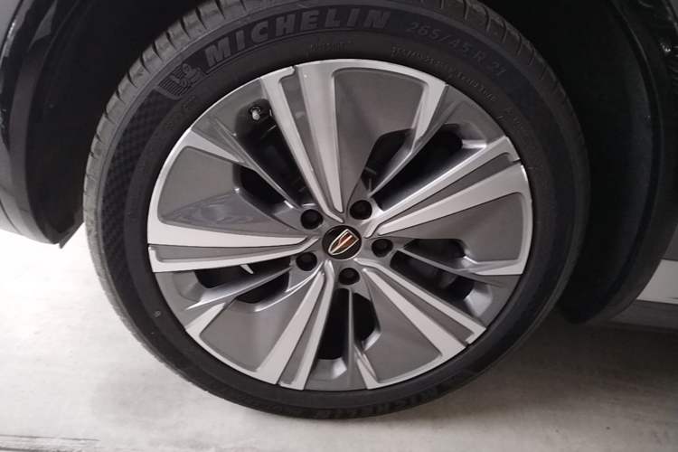 Used Hongqi E-HS9 2022 690 km Range Flagship Edition Six Seats Left Front Wheel Hub