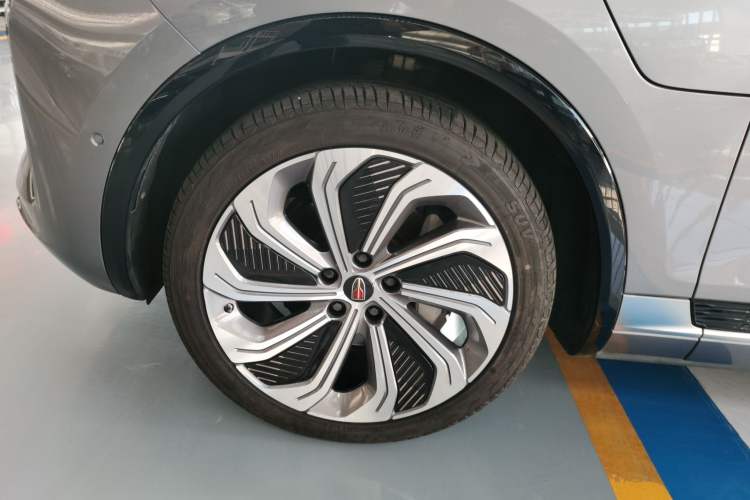 Used Hongqi E-HS9 2022 660 km Range Flagship Edition Four Seats Left Front Wheel Hub