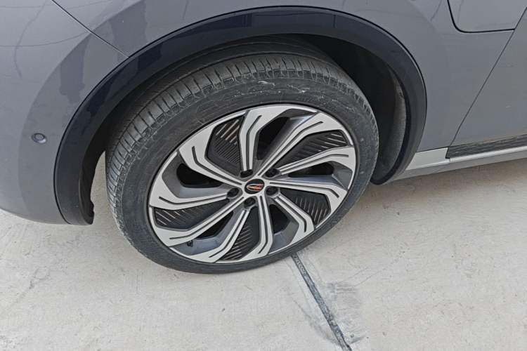 Used Hongqi E-HS9 2022 660 km Range Flagship Edition Four Seats Left Front Wheel Hub