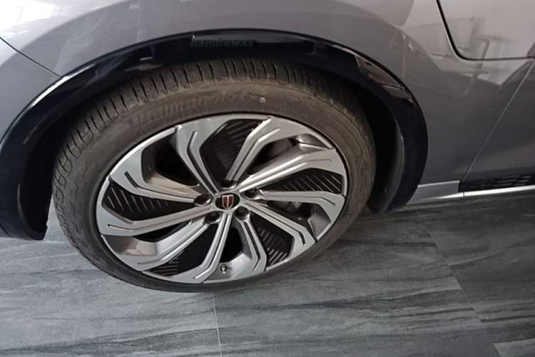 Used Hongqi E-HS9 2022 660 km Range Flagship Edition Four Seats Left Front Wheel Hub