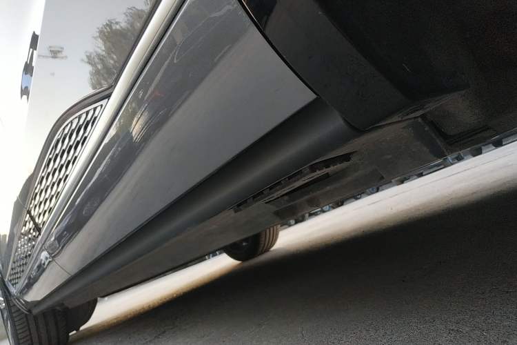 Used Hongqi E-HS9 2022 690 km Range Flagship Edition Six Seats Left Side Sill