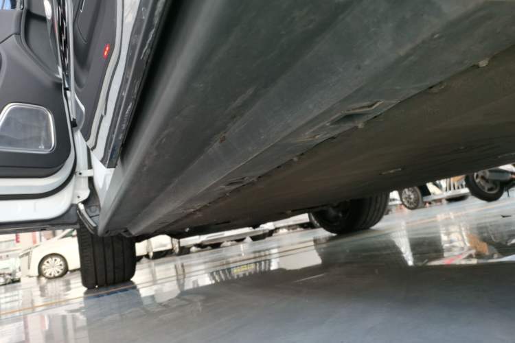 Used Hongqi E-HS9 2022 660 km Range Flagship Edition Four Seats Left Side Sill