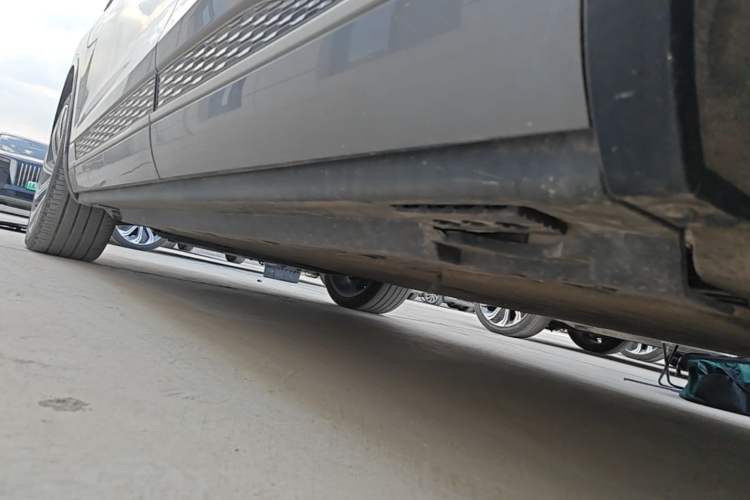 Used Hongqi E-HS9 2022 660 km Range Flagship Edition Four Seats Left Side Sill
