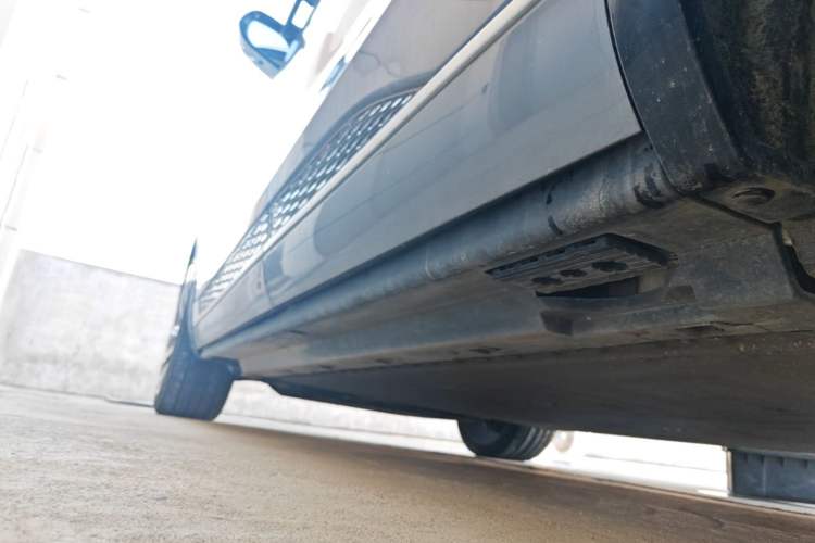 Used Hongqi E-HS9 2022 660 km Range Flagship Edition Four Seats Left Side Sill
