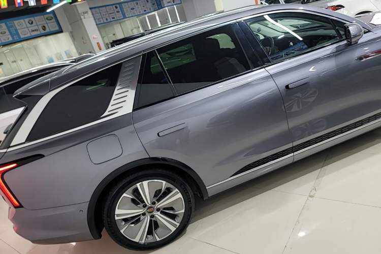 Used Hongqi E-HS9 2022 660 km Range Flagway Edition Six Seats Rear Right 45 Deg
