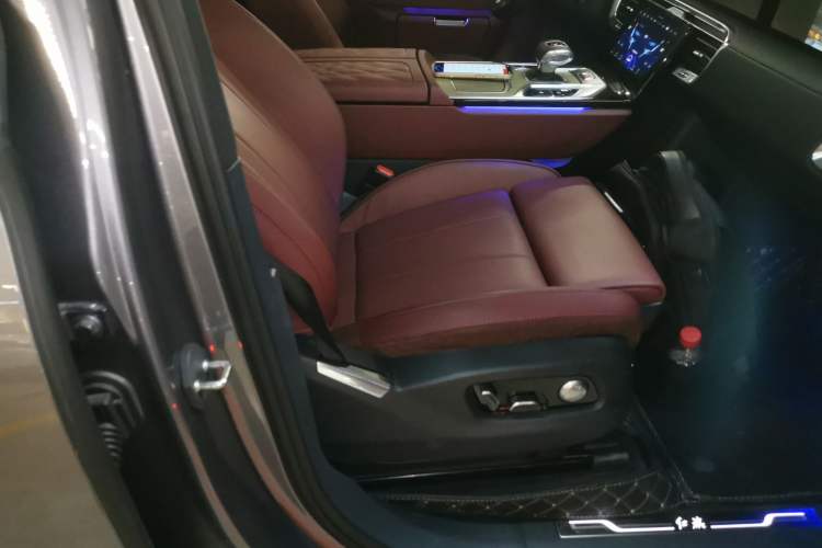 Used Hongqi E-HS9 2022 660 km Range Flagway Edition Six Seats Right Front Seat