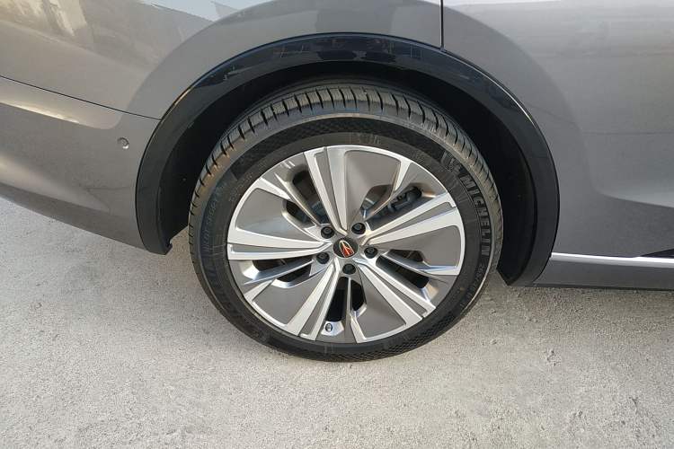 Used Hongqi E-HS9 2022 690 km Range Flagship Edition Six Seats Right Rear Wheel Hub