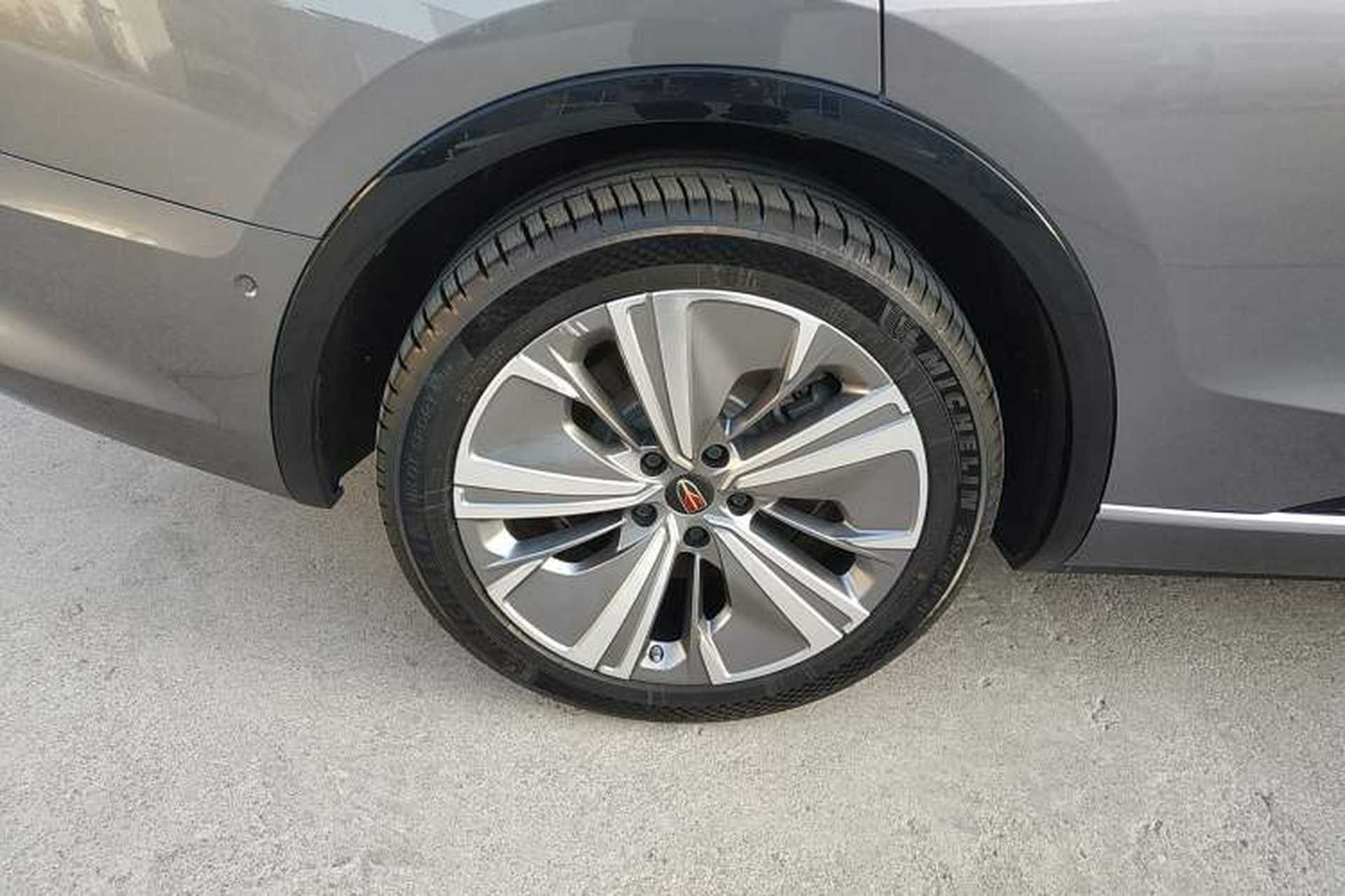 Used Hongqi E-HS9 2022 690 km Range Flagship Edition Six Seats Right Rear Wheel Hub