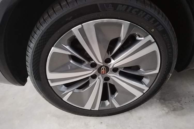 Used Hongqi E-HS9 2022 690 km Range Flagship Edition Six Seats Right Rear Wheel Hub