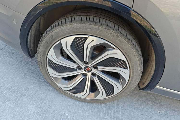 Used Hongqi E-HS9 2022 660 km Range Flagship Edition Four Seats Right Rear Wheel Hub