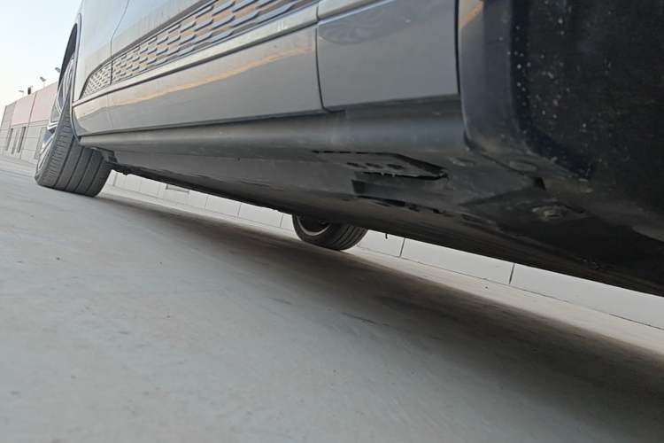 Used Hongqi E-HS9 2022 660 km Range Flagship Edition Four Seats Right Side Sill