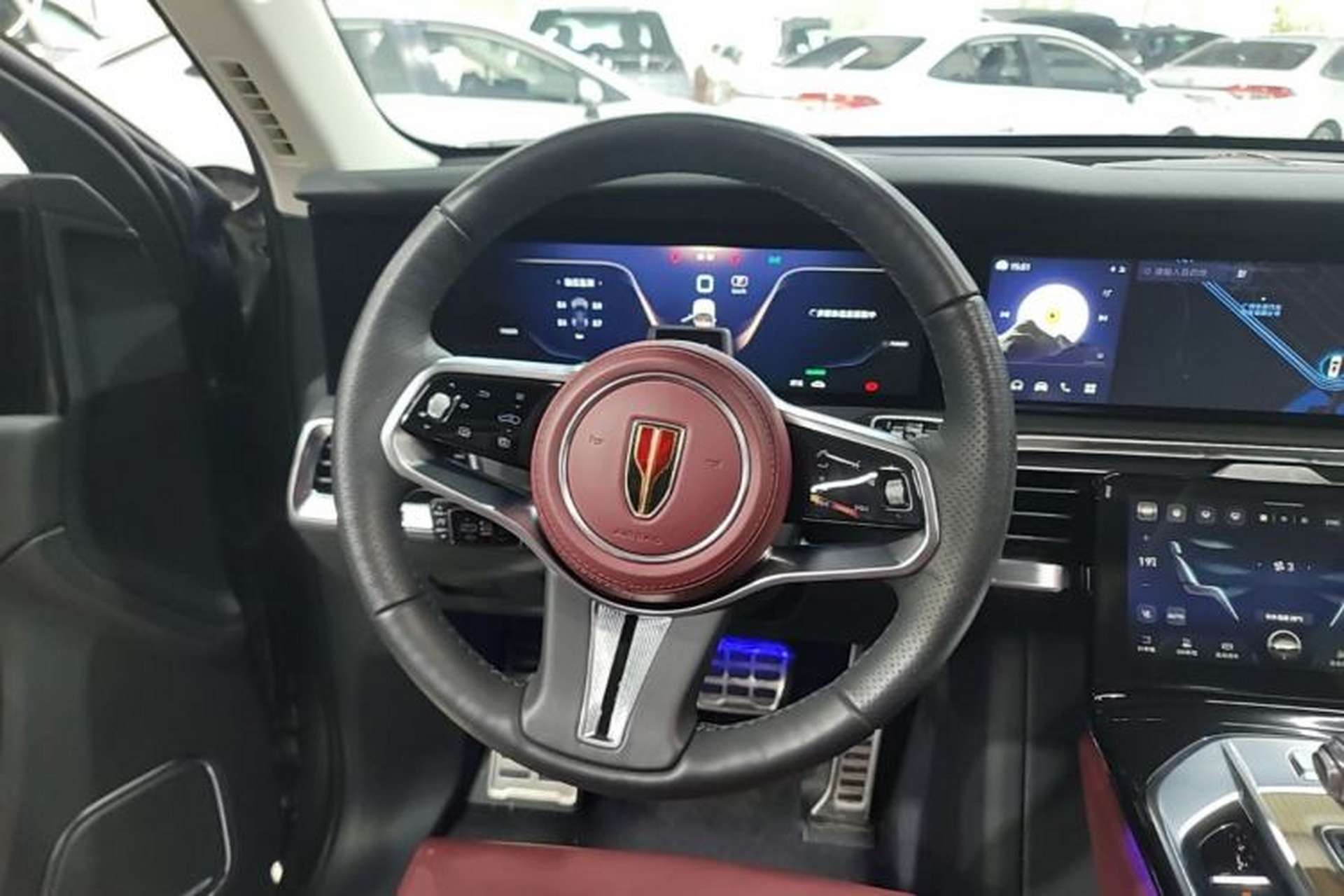Used Hongqi E-HS9 2022 660 km Range Flagway Edition Six Seats Steering Wheel
