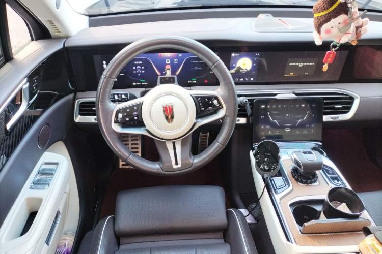 Used Hongqi E-HS9 2022 660 km Range Flagway Edition Six Seats Steering Wheel