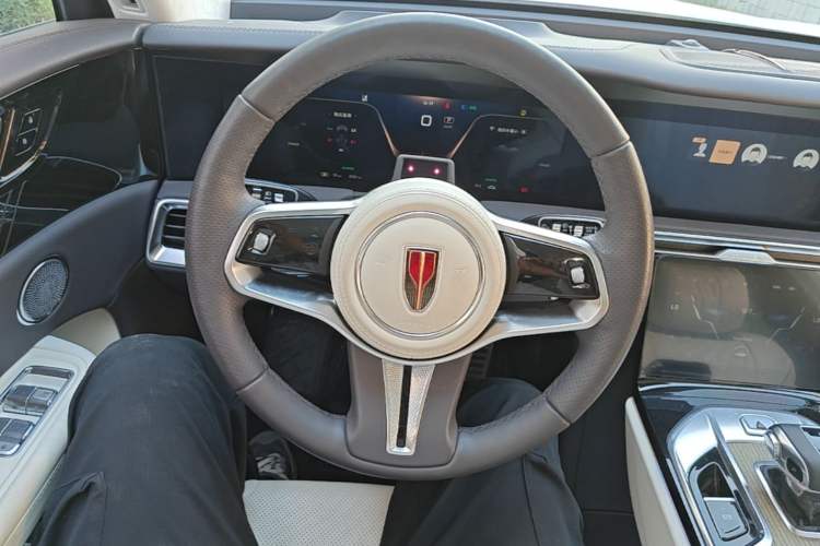 Used Hongqi E-HS9 2022 660 km Range Flagship Edition Four Seats Steering Wheel
