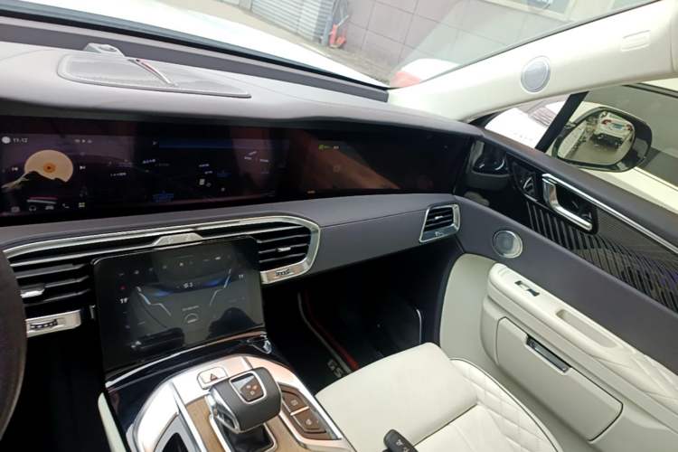 Used Hongqi E-HS9 2022 660 km Range Flagship Edition Four Seats Audio And AC Panel