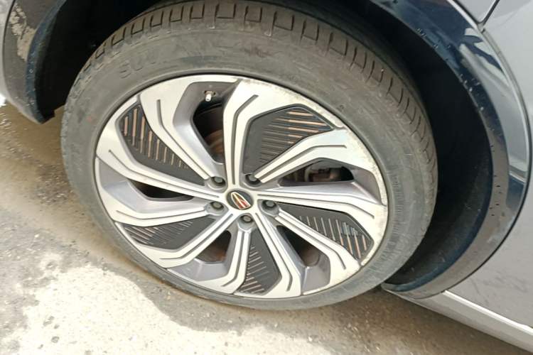 Used Hongqi E-HS9 2022 660 km Range Flagship Edition Four Seats Right Rear Wheel Hub