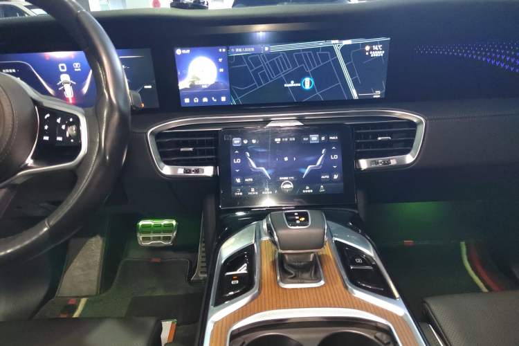 Used Hongqi E-HS9 2022 690 km Range Flagship Edition Six Seats Audio And AC Panel