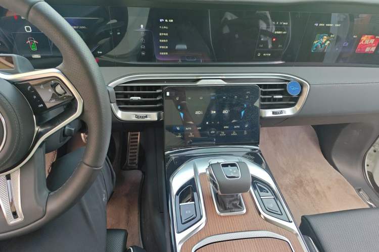 Used Hongqi E-HS9 2022 660 km Range Flagway Edition Six Seats Audio And AC Panel
