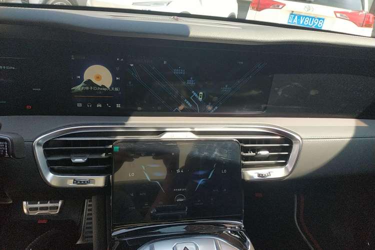 Used Hongqi E-HS9 2022 690 km Range Flagship Edition Six Seats Audio And AC Panel