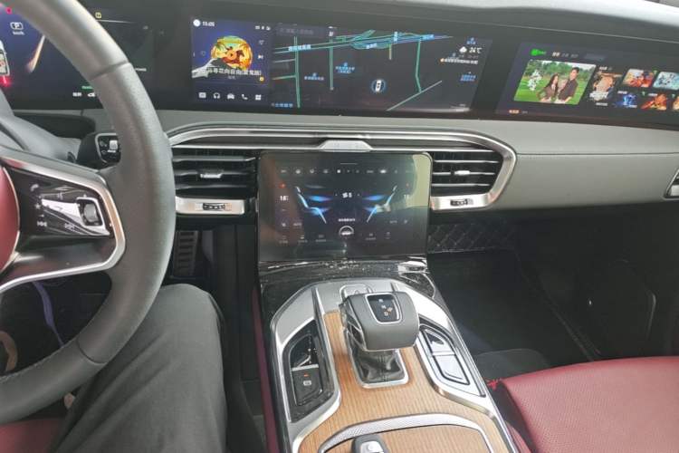 Used Hongqi E-HS9 2022 660 km Range Flagway Edition Six Seats Audio And AC Panel
