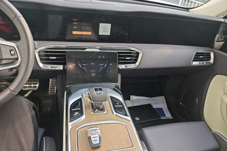 Used Hongqi E-HS9 2022 690 km Range Flagship Edition Six Seats Audio And AC Panel