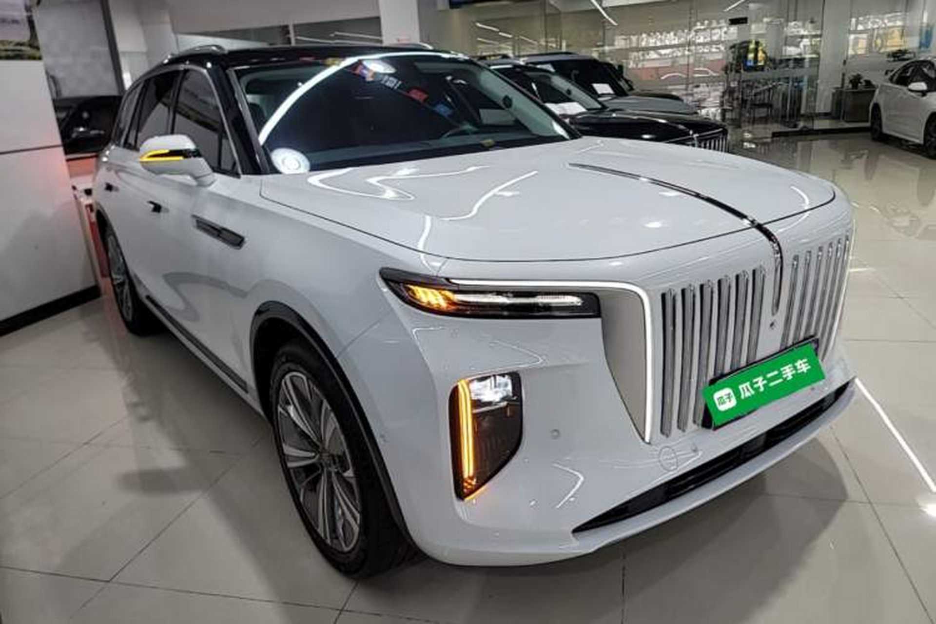 Used Hongqi E-HS9 2022 660 km Range Flagway Edition Six Seats Front Right 45 Deg