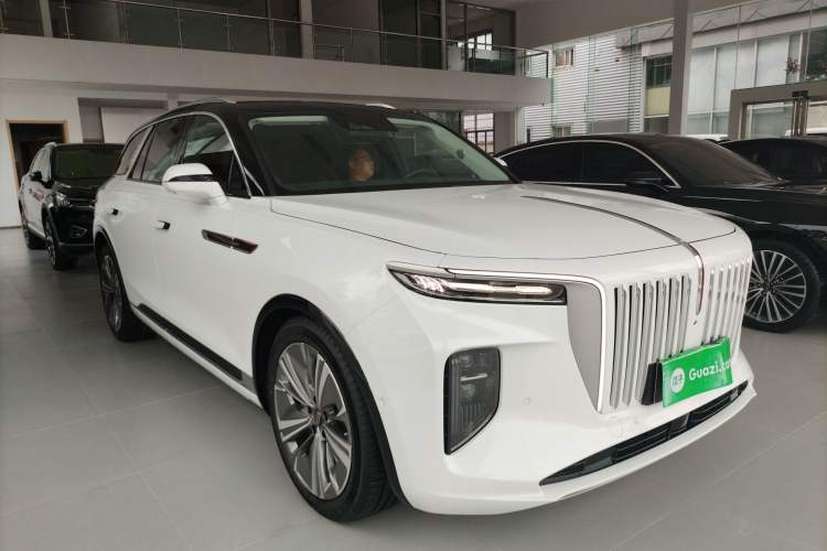 Used Hongqi E-HS9 2022 660 km Range Flagway Edition Six Seats Front Right 45 Deg