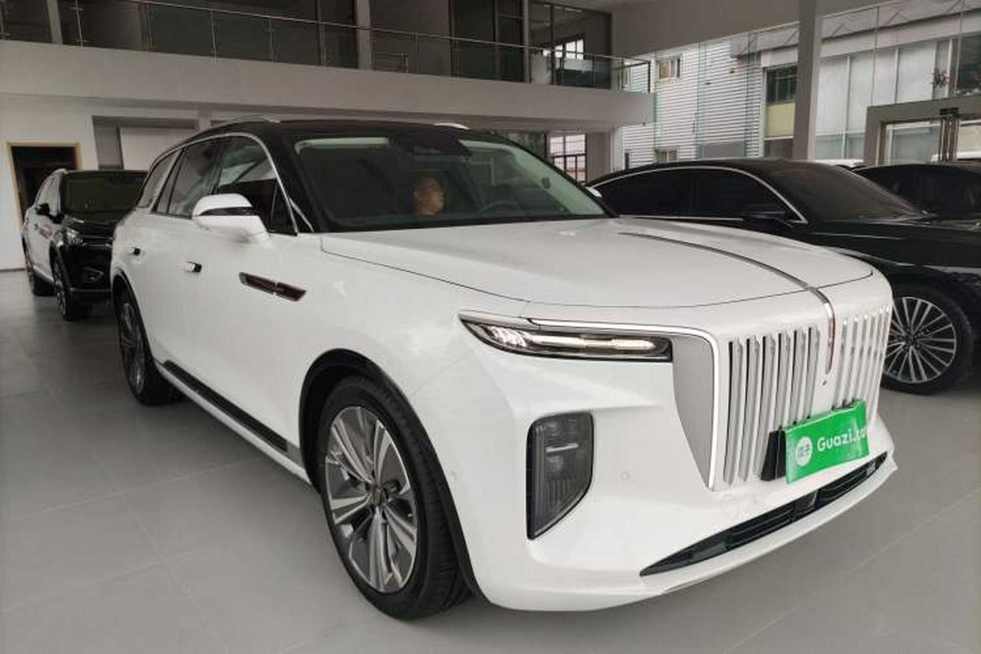 Used Hongqi E-HS9 2022 660 km Range Flagway Edition Six Seats Front Right 45 Deg