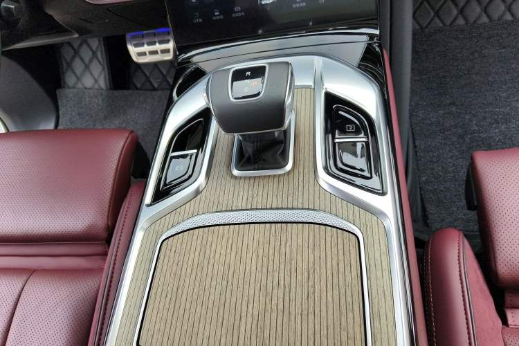 Used Hongqi E-HS9 2022 690 km Range Flagship Edition Six Seats Gear Lever