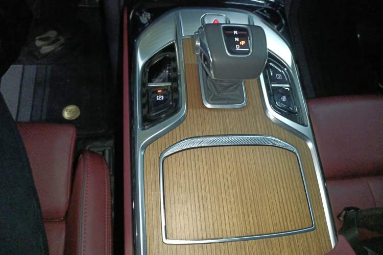 Used Hongqi E-HS9 2022 660 km Range Flagway Edition Six Seats Gear Lever