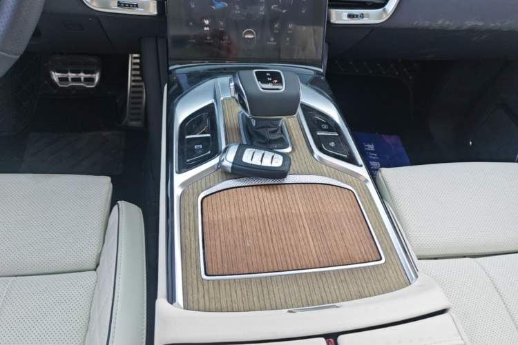 Used Hongqi E-HS9 2022 660 km Range Flagship Edition Four Seats Gear Lever