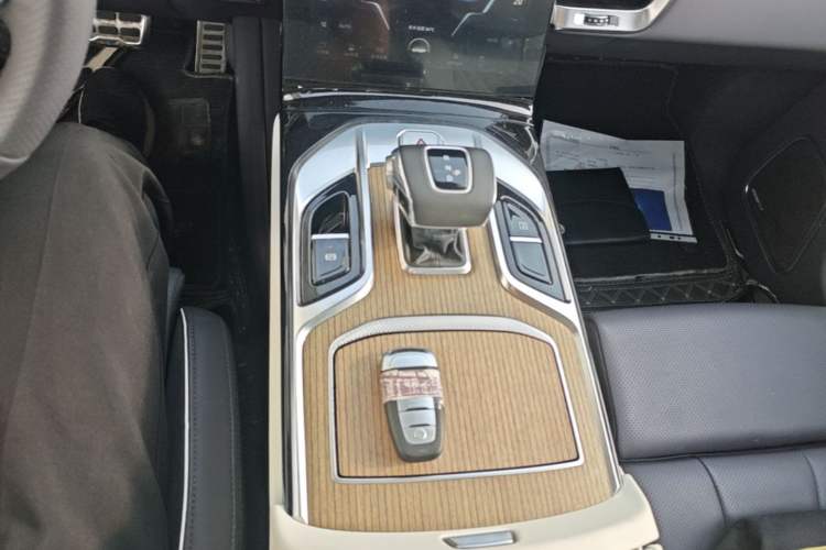 Used Hongqi E-HS9 2022 690 km Range Flagship Edition Six Seats Gear Lever