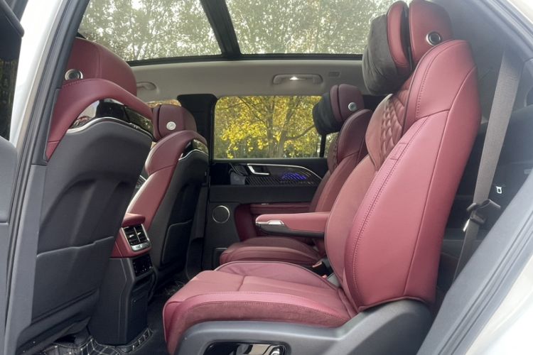 Used Hongqi E-HS9 2022 660 km Range Flagway Edition Six Seats Interior 4