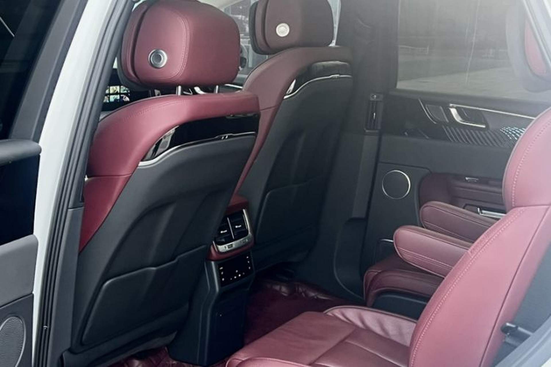 Used Hongqi E-HS9 2022 660 km Range Flagway Edition Six Seats Interior 7