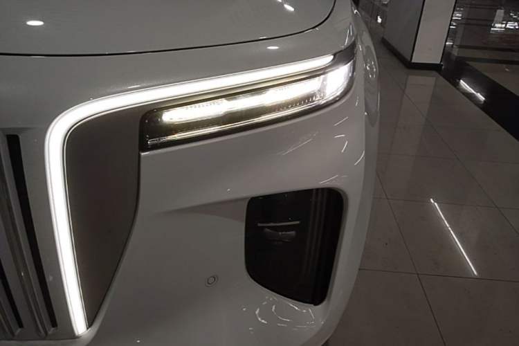 Used Hongqi E-HS9 2022 660 km Range Flagway Edition Six Seats Left Front Headlight