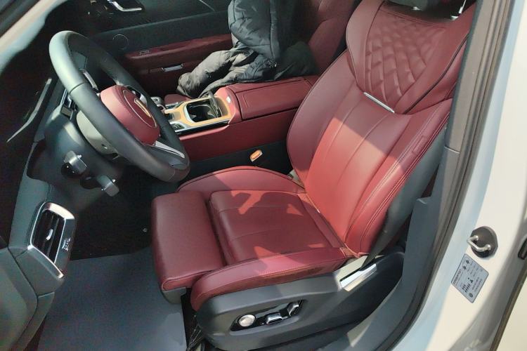 Used Hongqi E-HS9 2022 660 km Range Flagway Edition Six Seats Left Front Seat