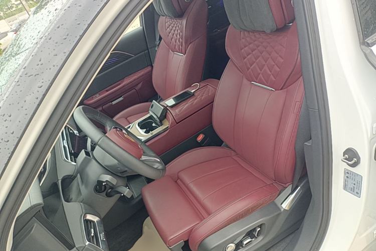 Used Hongqi E-HS9 2022 660 km Range Flagway Edition Six Seats Left Front Seat