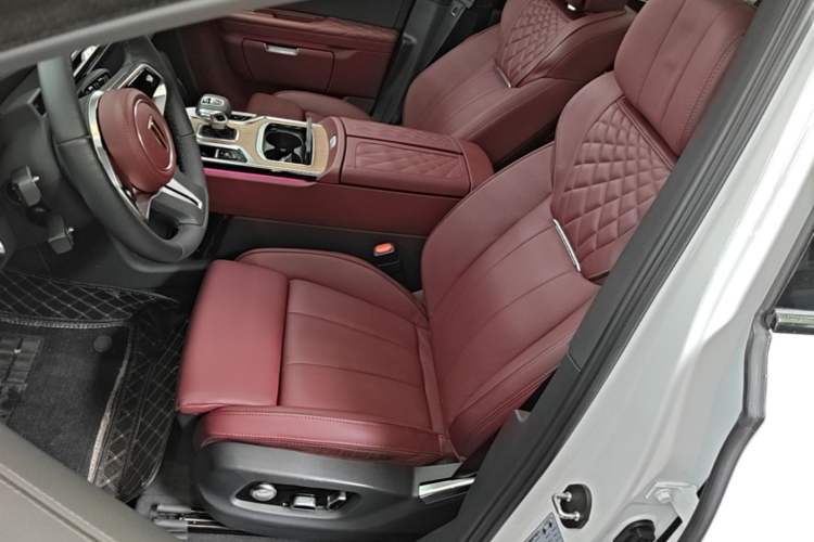 Used Hongqi E-HS9 2022 660 km Range Flagway Edition Six Seats Left Front Seat