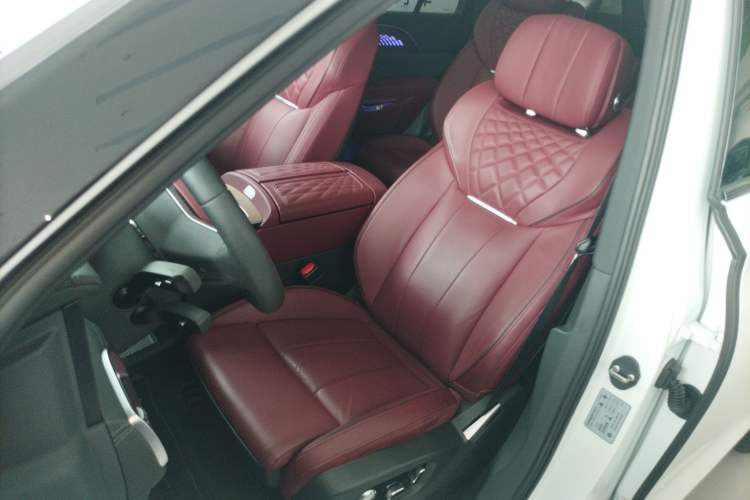 Used Hongqi E-HS9 2022 660 km Range Flagway Edition Six Seats Left Front Seat