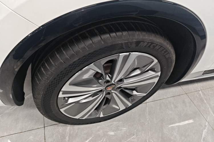 Used Hongqi E-HS9 2022 660 km Range Flagway Edition Six Seats Left Front Wheel Hub