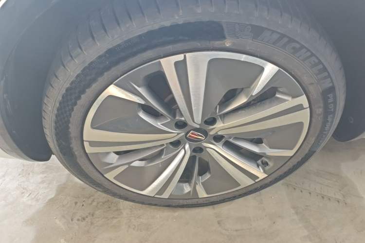 Used Hongqi E-HS9 2022 660 km Range Flagway Edition Six Seats Left Front Wheel Hub