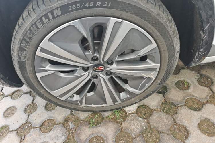 Used Hongqi E-HS9 2022 690 km Range Flagship Edition Six Seats Left Front Wheel Hub