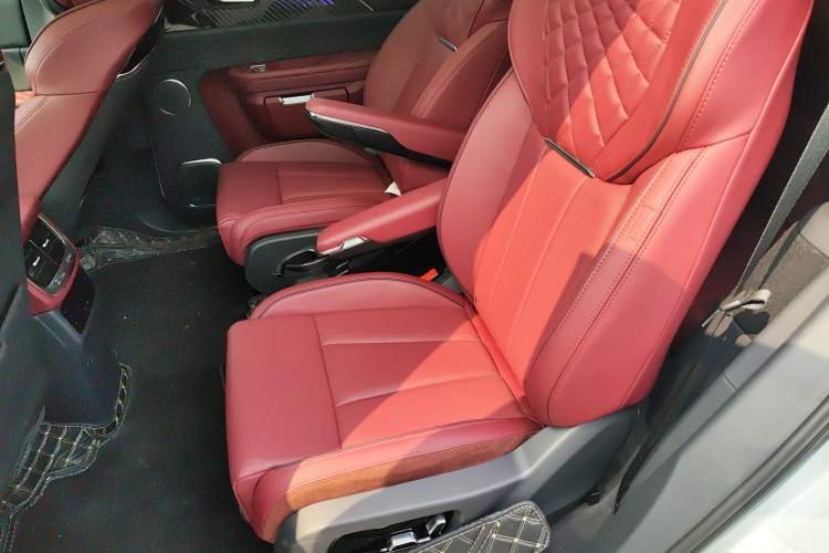Used Hongqi E-HS9 2022 660 km Range Flagway Edition Six Seats Left Rear Seat