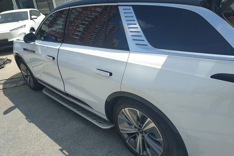 Used Hongqi E-HS9 2022 690 km Range Flagship Edition Six Seats Left Side