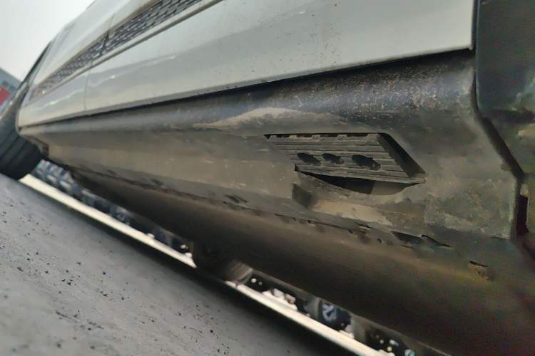 Used Hongqi E-HS9 2022 660 km Range Flagway Edition Six Seats Left Side Sill