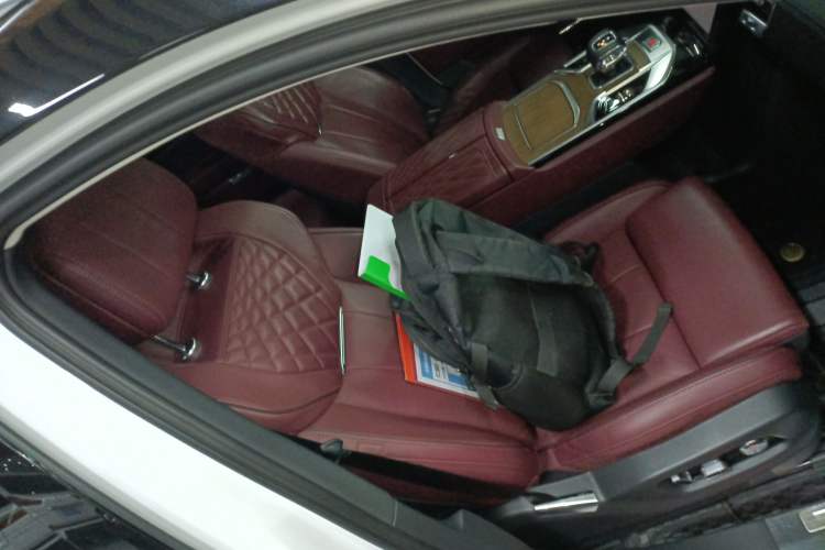 Used Hongqi E-HS9 2022 660 km Range Flagway Edition Six Seats Right Front Seat